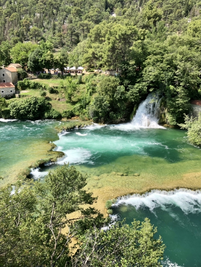 Krka watervallen Kroatié is een natuurlijke grens 